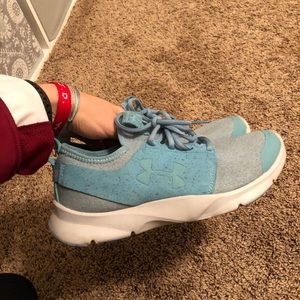 Blue under Armour swift drifts